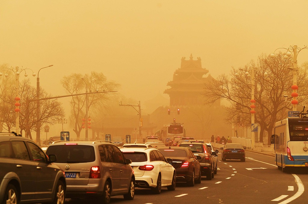 3月15日,北京遭遇沙尘暴天气.(图源:视觉中国)