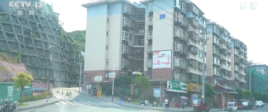 
南京各大医院黄牛代挂号电话票贩子号贩子网上预约挂号,住院检查加快,身边的变化 | 探访易地扶贫搬迁小区 家门口实现就业