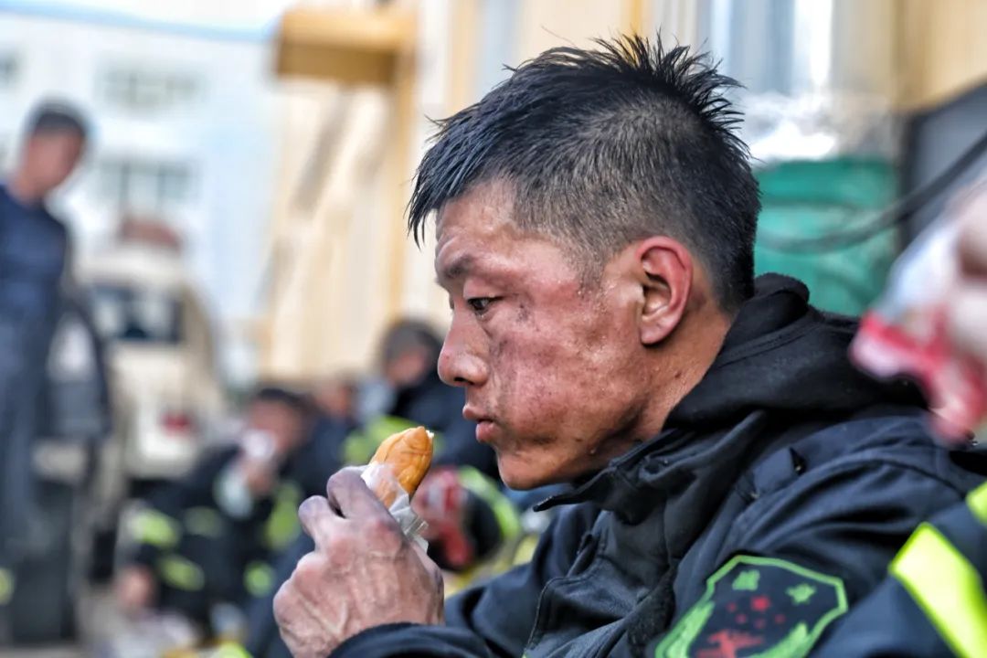 
中山二院黄牛代挂号电话票贩子号贩子网上预约挂号,住院检查加快,他的故事，比照片还要震撼