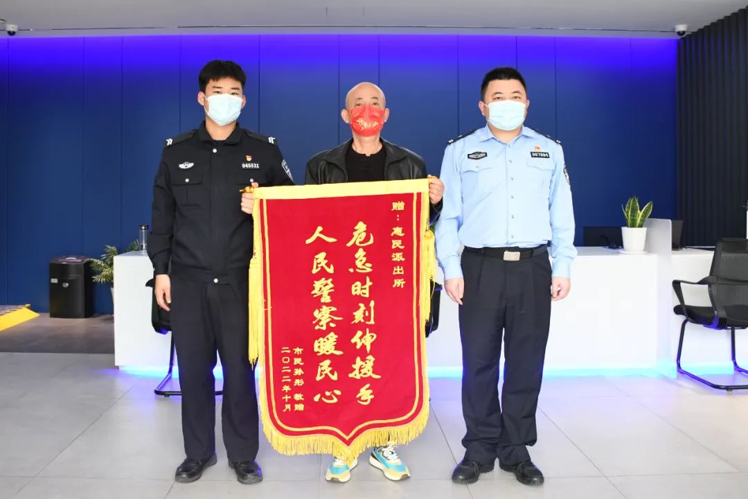 
天津儿童医院黄牛代挂号电话票贩子号贩子网上预约挂号,住院检查加快,民警向门卫咆哮：“你快走！这班我帮你上！”