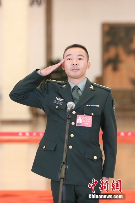 
南京各大医院黄牛代挂号电话票贩子号贩子网上预约挂号,住院检查加快,在“党代表通道”上看见中共的青春力量