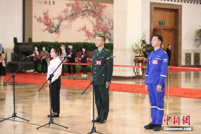 
南京各大医院黄牛代挂号电话票贩子号贩子网上预约挂号,住院检查加快,在“党代表通道”上看见中共的青春力量