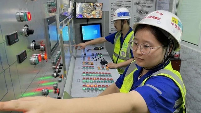 
杭州市富阳中医骨伤医院黄牛代挂号电话票贩子号贩子网上预约挂号,住院检查加快,超级工程来了！动车组将从百米海底驶过