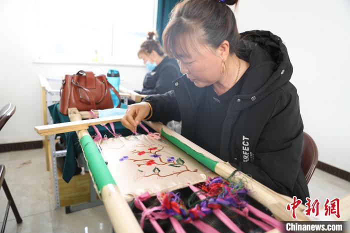 
长沙各大医院黄牛代挂号电话票贩子号贩子网上预约挂号,住院检查加快,【十年@每一个奋斗的你】蒙古族刺绣匠人：传统技艺开启“指尖幸福”生活