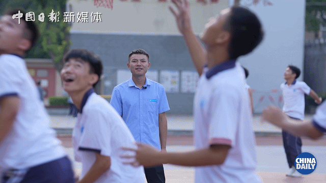 
上海胸科医院黄牛代挂号电话票贩子号贩子网上预约挂号,住院检查加快,泥瓦匠里的“天花板”！这个农民工靠砌墙走进人民大会堂