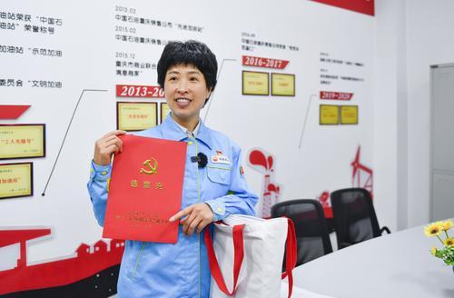 
首都医科大学附属安贞医院黄牛代挂号电话票贩子号贩子网上预约挂号,住院检查加快,党的二十大代表王亚芬与顾客、同事交流——未来的日子会更好，我们一起加油