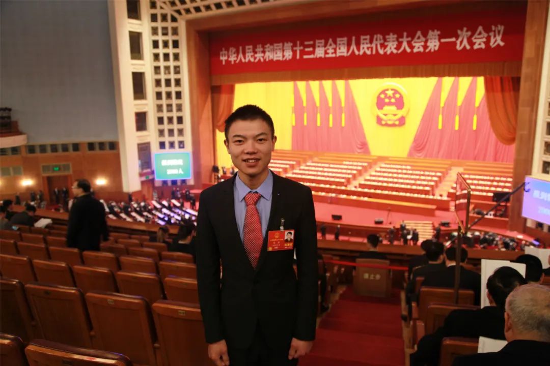 
上海胸科医院黄牛代挂号电话票贩子号贩子网上预约挂号,住院检查加快,泥瓦匠里的“天花板”！这个农民工靠砌墙走进人民大会堂