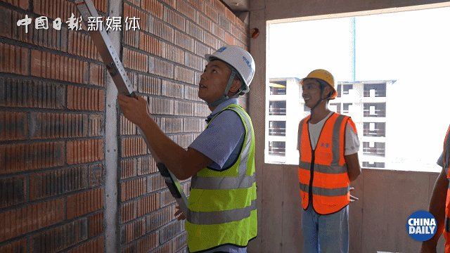 
上海胸科医院黄牛代挂号电话票贩子号贩子网上预约挂号,住院检查加快,泥瓦匠里的“天花板”！这个农民工靠砌墙走进人民大会堂