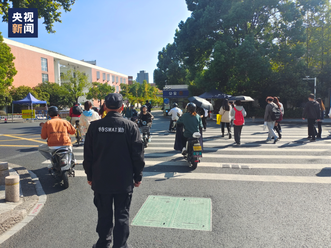 
南京鼓楼医院黄牛代挂号电话票贩子号贩子网上预约挂号,住院检查加快,他不愿透露名字，17年来默默做着这件事……