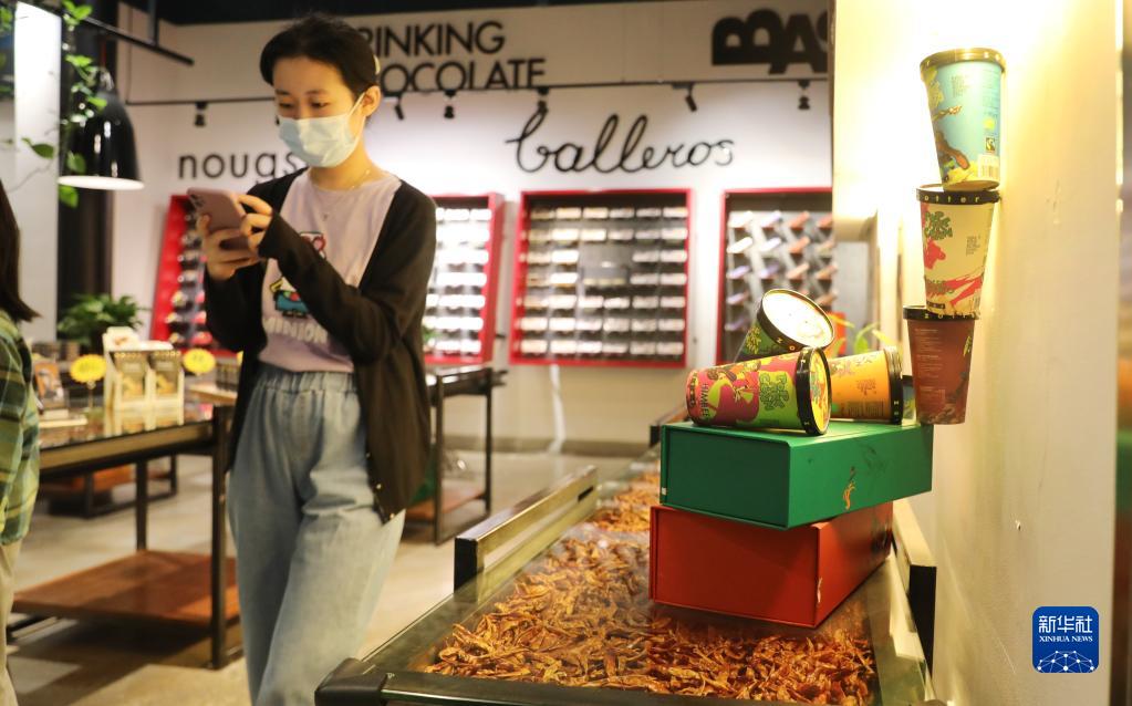 
广州肿瘤医院黄牛代挂号电话票贩子号贩子网上预约挂号,住院检查加快,探访进博企业：奥地利珍得巧克力