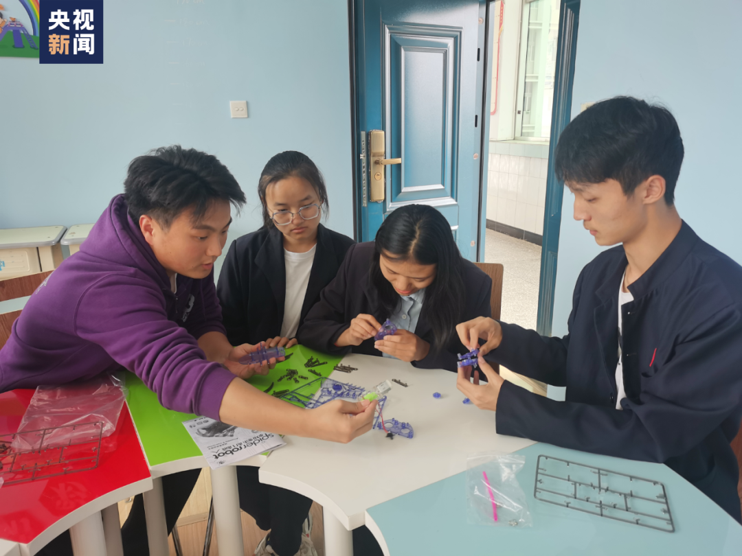 
重庆儿童医院黄牛代挂号电话票贩子号贩子网上预约挂号,住院检查加快,这个小伙带山区孩子拿下一等奖！