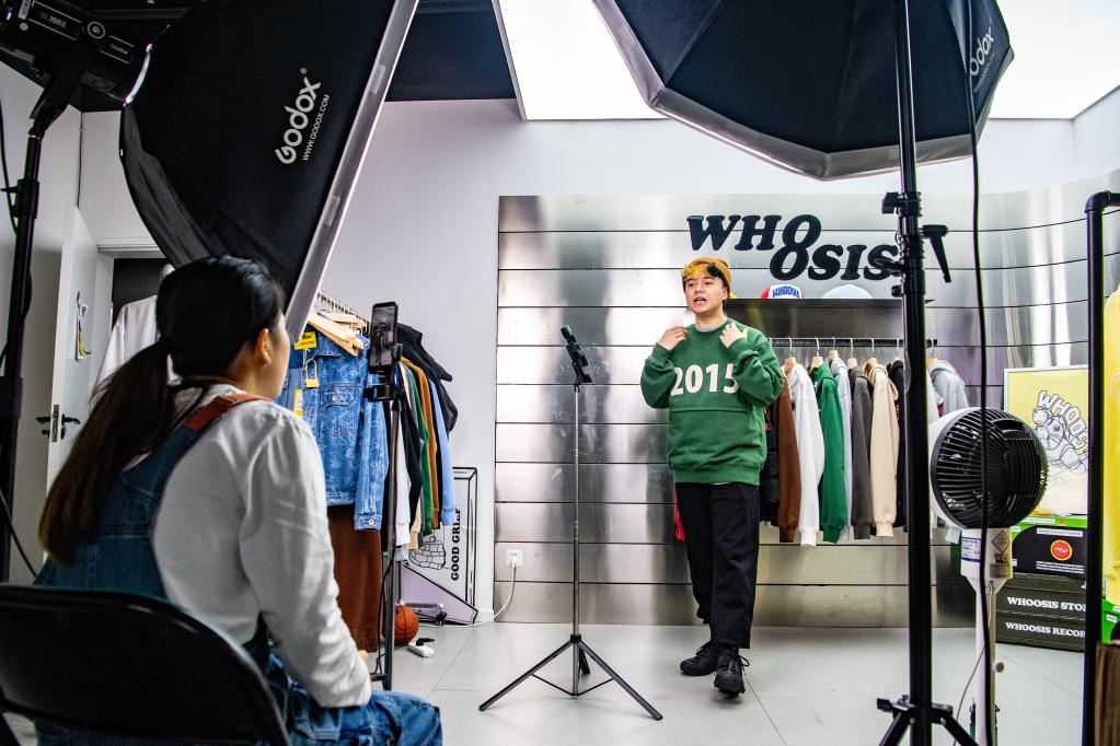 
广州市妇女儿童医疗中心黄牛代挂号电话票贩子号贩子网上预约挂号,住院检查加快,新华全媒+｜三季度增速转正 消费市场总体稳定恢复