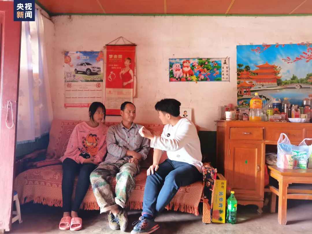 
重庆儿童医院黄牛代挂号电话票贩子号贩子网上预约挂号,住院检查加快,这个小伙带山区孩子拿下一等奖！