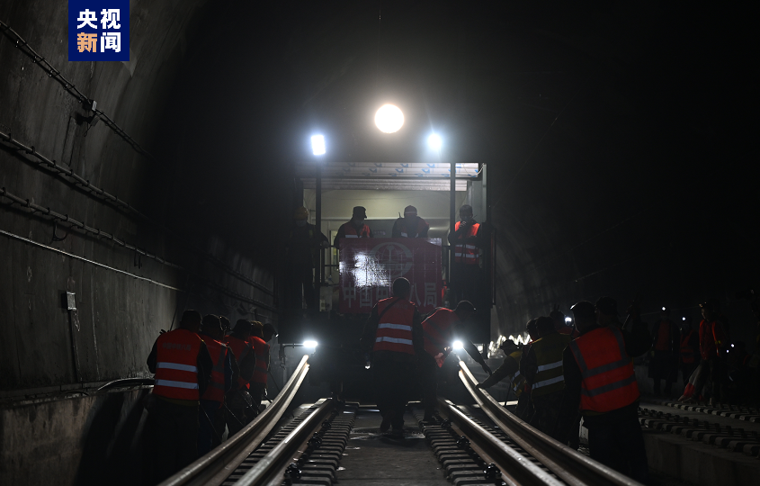 
首都医科院整形外科医院黄牛代挂号电话票贩子号贩子网上预约挂号,住院检查加快,成昆铁路复线全线铺轨完成