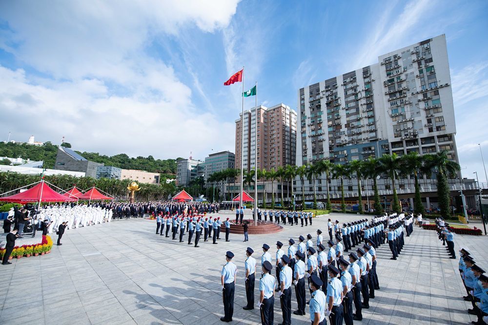 
南京军区总医院黄牛代挂号电话票贩子号贩子网上预约挂号,住院检查加快,祖国生日这天，最美的颜色当然是中国红