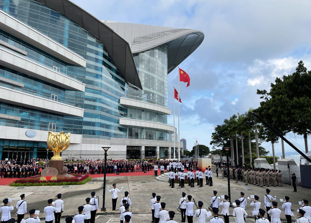 
南京军区总医院黄牛代挂号电话票贩子号贩子网上预约挂号,住院检查加快,祖国生日这天，最美的颜色当然是中国红