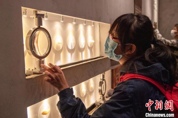 
上海儿科医院黄牛代挂号电话票贩子号贩子网上预约挂号,住院检查加快,在蓉港澳台侨大学生“探秘”成都熊猫基地 品味天府文化