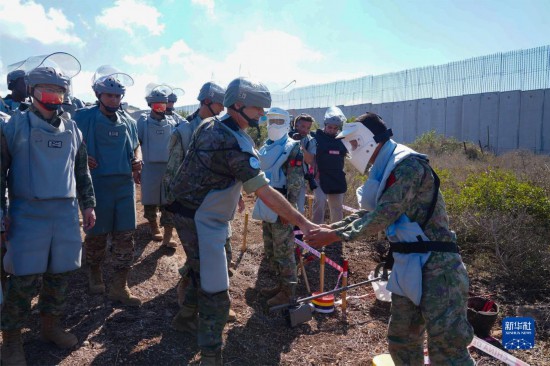 
南京各大医院黄牛代挂号电话票贩子号贩子网上预约挂号,住院检查加快,联黎部队司令赞扬中国扫雷分队所作贡献