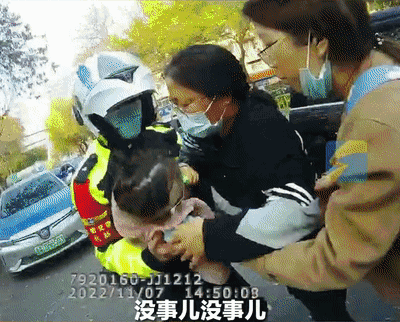 
北京中医药大学东直门医院黄牛代挂号电话票贩子号贩子网上预约挂号,住院检查加快,“颅内出血，快点快点……让让，让让！”