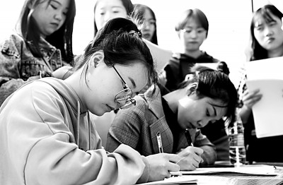 
北京301医院黄牛代挂号电话票贩子号贩子网上预约挂号,住院检查加快,“金九银十”秋招季 用人需求稳中有升，就业指导还需加强