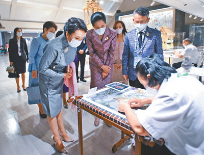 
空军特色医学中心黄牛代挂号电话票贩子号贩子网上预约挂号,住院检查加快,彭丽媛同亚太经合组织经济体领导人及代表配偶共同参观大城府国家艺术博物馆
