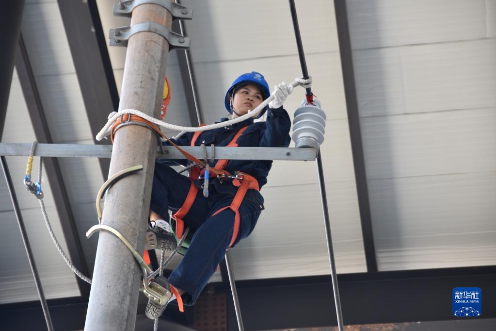 
北京空军总医院黄牛代挂号电话票贩子号贩子网上预约挂号,住院检查加快,湖南：电力“订单班”助学子“家门口”就业