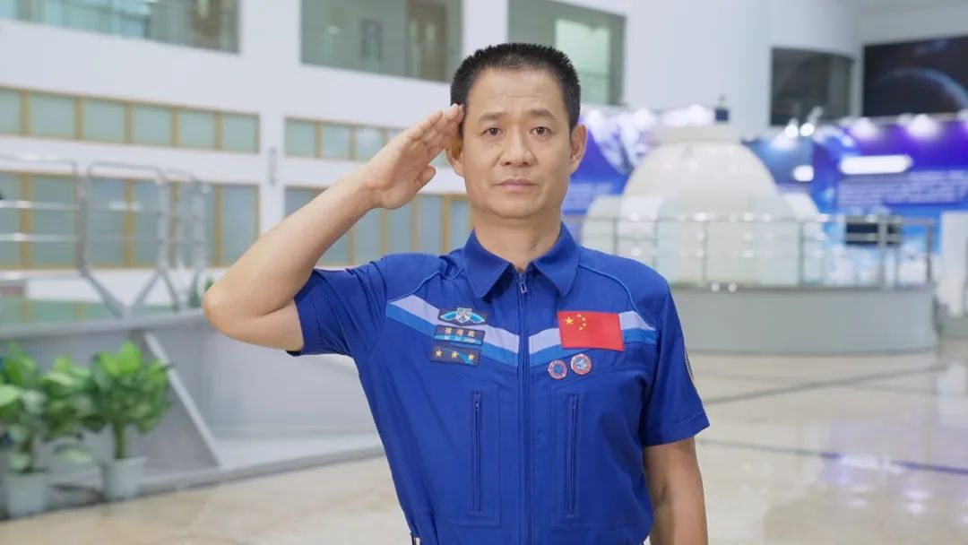 
上海各大医院黄牛代挂号电话票贩子号贩子网上预约挂号,住院检查加快,他们隐姓埋名40年，背后有这样的“硬核”故事→