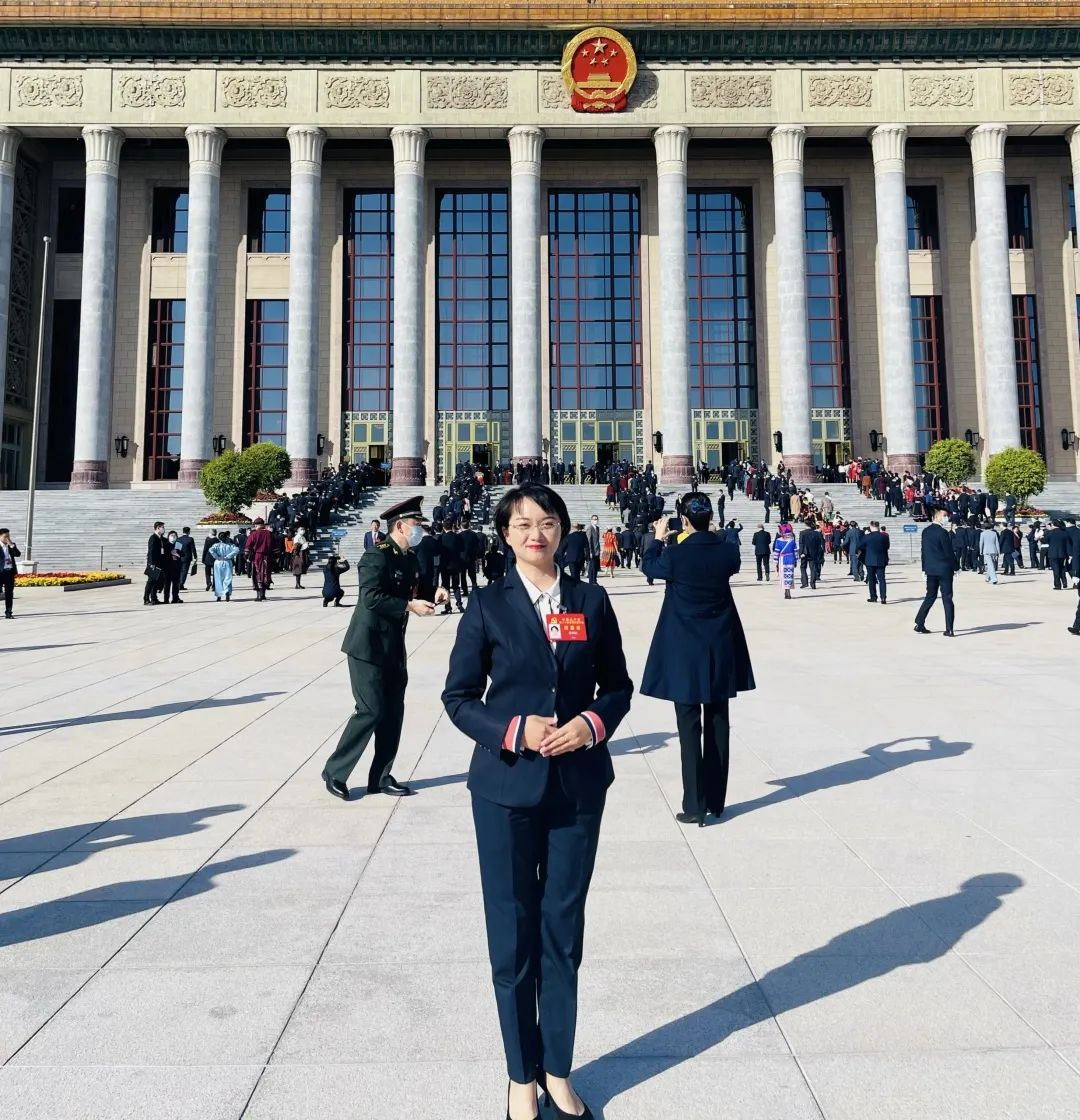 
沈阳各大医院黄牛代挂号电话票贩子号贩子网上预约挂号,住院检查加快,受助者→奉献者！“大眼睛”女孩的故事太感人