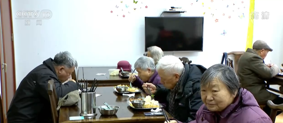 
回龙观医院黄牛代挂号电话票贩子号贩子网上预约挂号,住院检查加快,新版《中国老年人膳食指南》发布：膳食合理搭配 减少不必要的食物限制