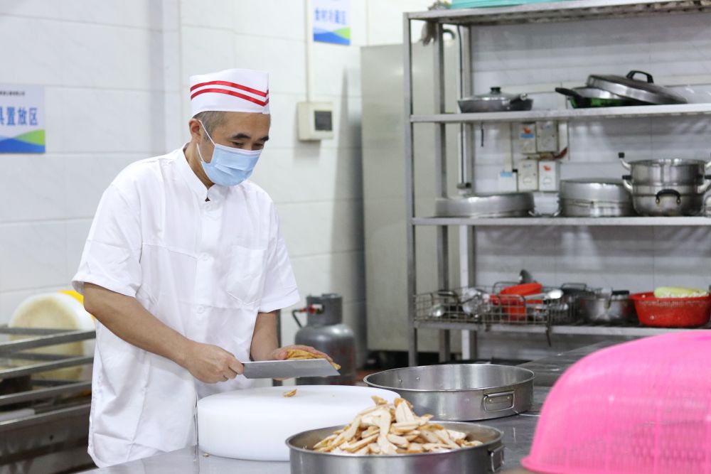 
杭州各大医院黄牛代挂号电话票贩子号贩子网上预约挂号,住院检查加快,21年、25200毫升，一个平凡人不平凡的献血路