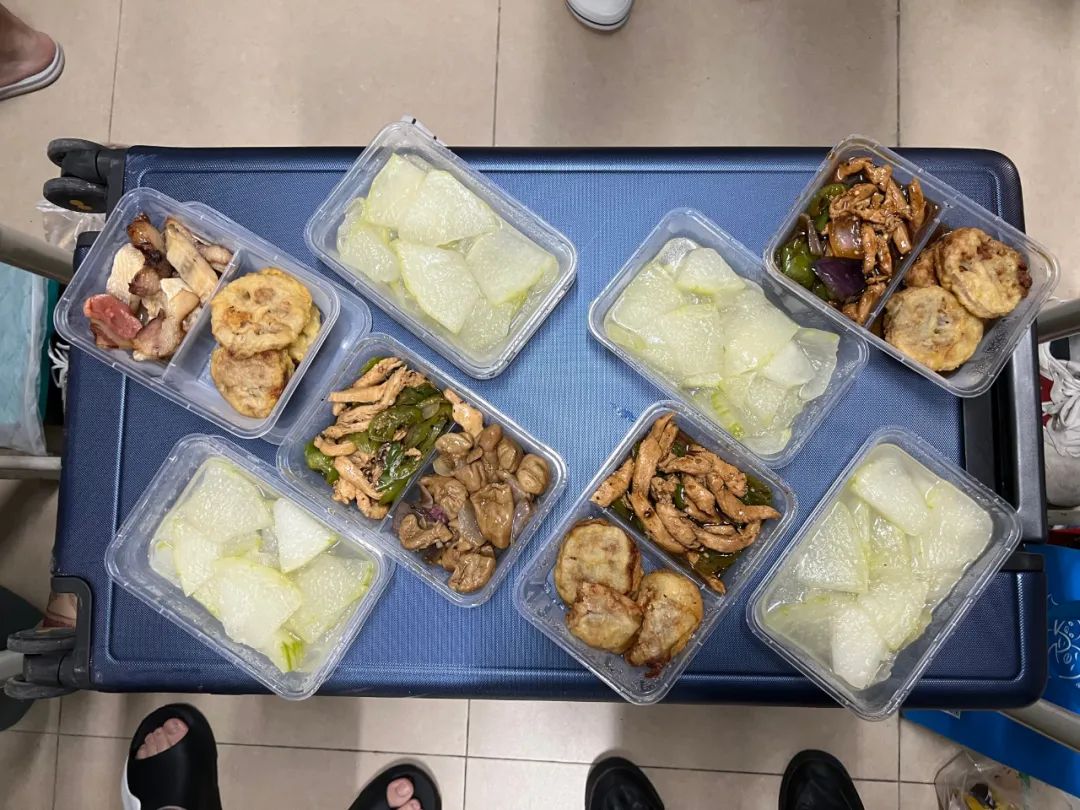 
北京世纪坛医院黄牛代挂号电话票贩子号贩子网上预约挂号,住院检查加快,学生在超市排队等结账，结果全给免单了