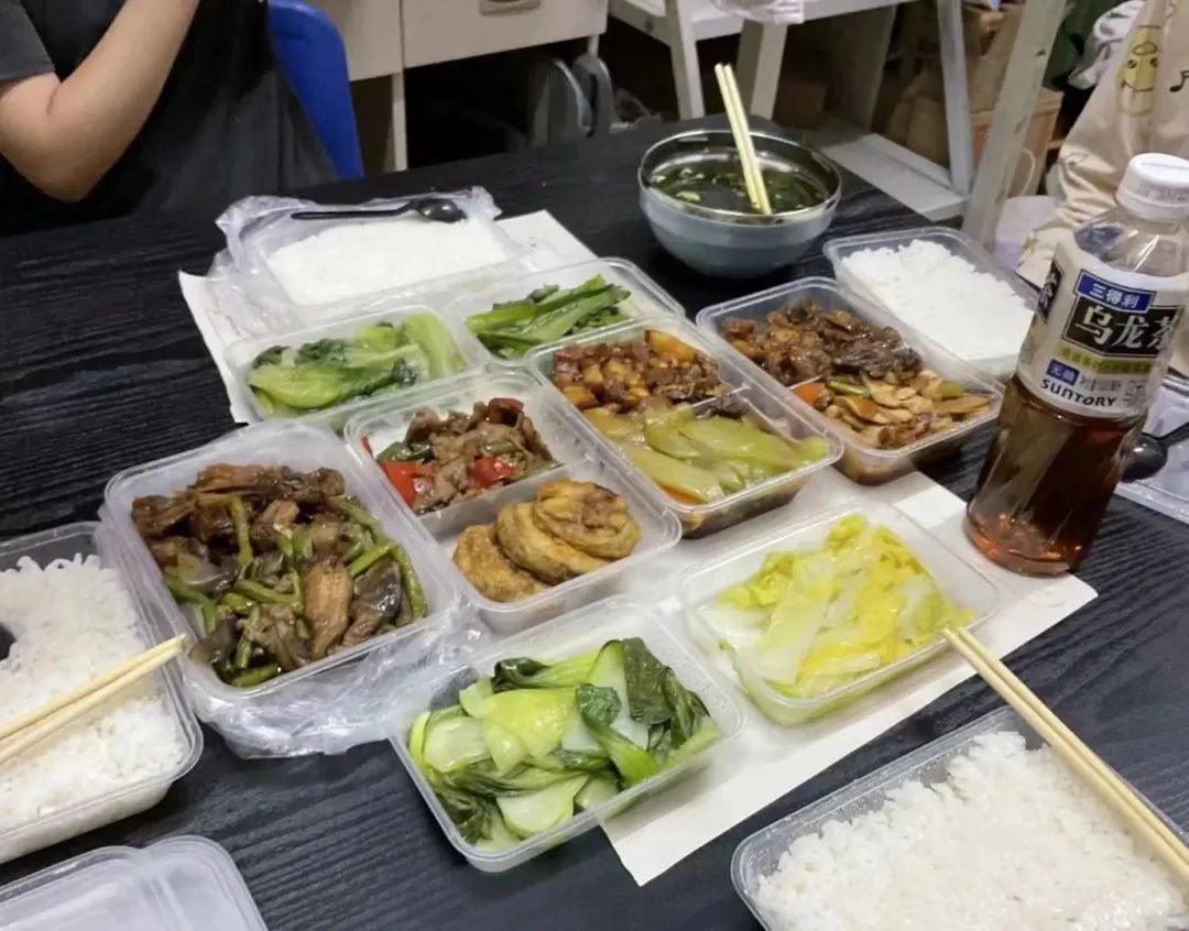 
北京世纪坛医院黄牛代挂号电话票贩子号贩子网上预约挂号,住院检查加快,学生在超市排队等结账，结果全给免单了