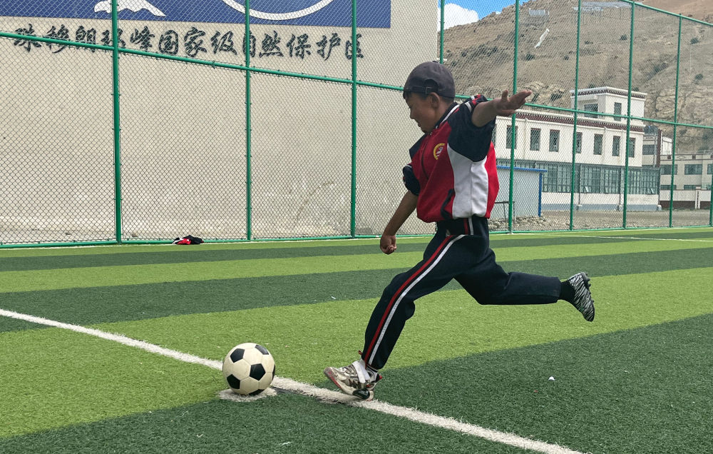 
江苏省人民医院黄牛代挂号电话票贩子号贩子网上预约挂号,住院检查加快,新华全媒+丨 雪域高原上的足球场