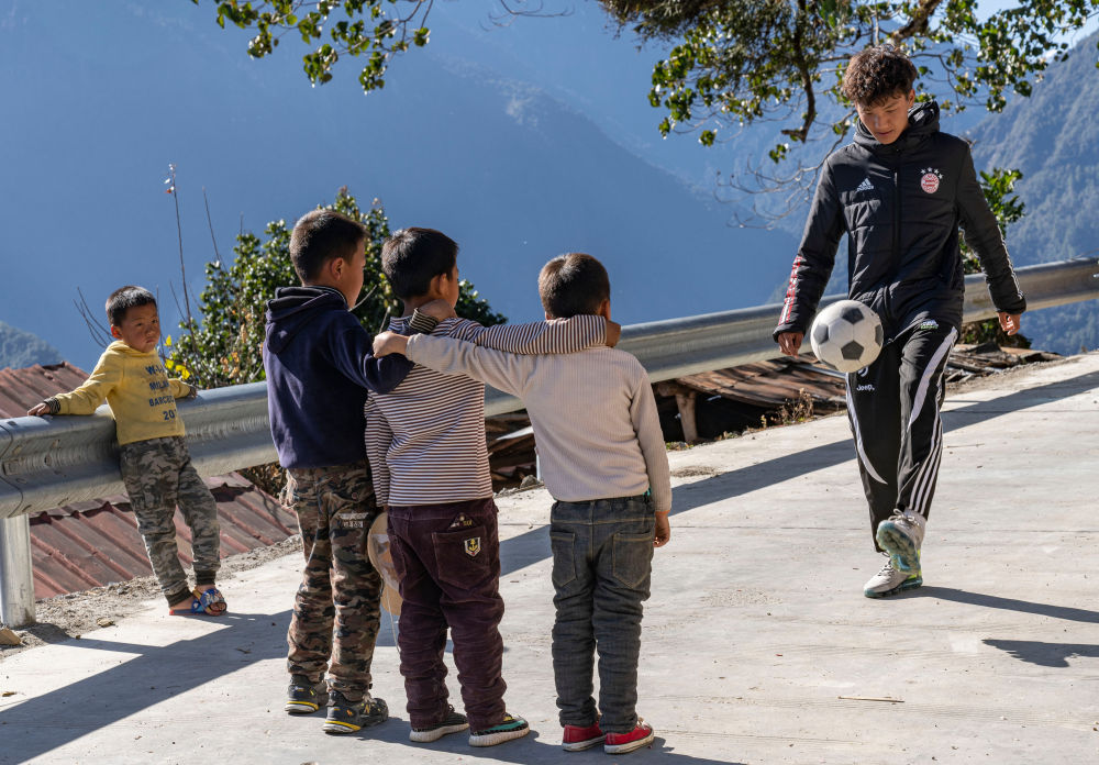 
江苏省人民医院黄牛代挂号电话票贩子号贩子网上预约挂号,住院检查加快,新华全媒+丨 雪域高原上的足球场