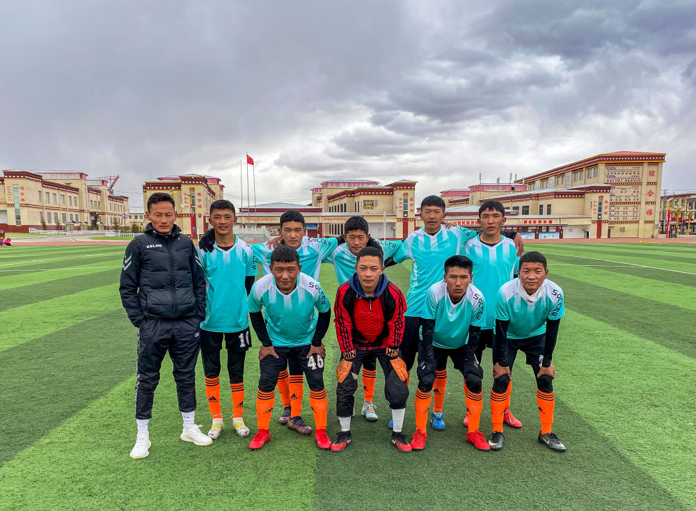 
江苏省人民医院黄牛代挂号电话票贩子号贩子网上预约挂号,住院检查加快,新华全媒+丨 雪域高原上的足球场