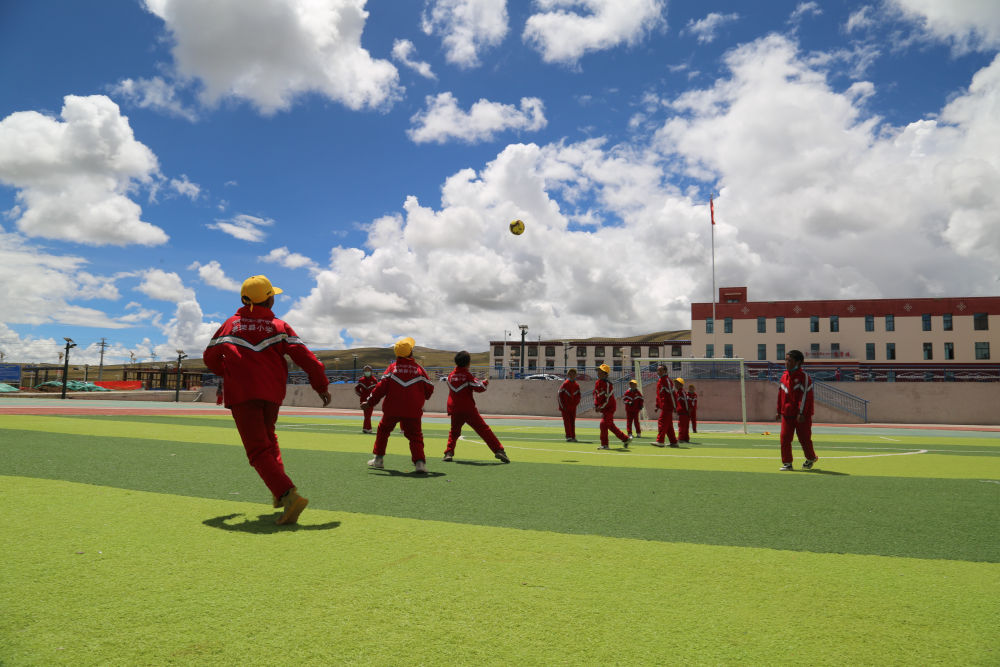 
江苏省人民医院黄牛代挂号电话票贩子号贩子网上预约挂号,住院检查加快,新华全媒+丨 雪域高原上的足球场