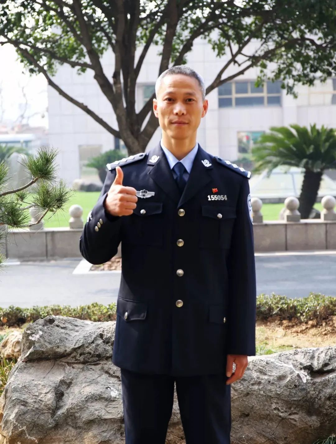 
长沙湘雅医院黄牛代挂号电话票贩子号贩子网上预约挂号,住院检查加快,又是他！救人×12！网友：太牛了