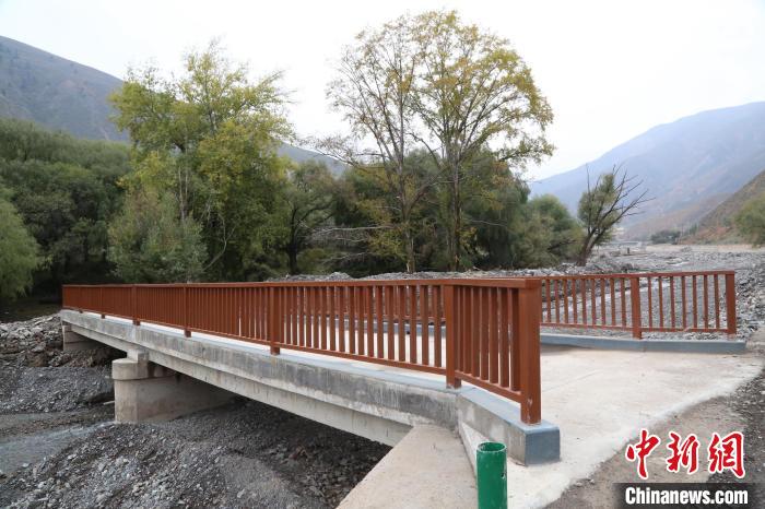 
江苏省人民医院黄牛代挂号电话票贩子号贩子网上预约挂号,住院检查加快,青海尖扎：村里架起“致富桥” 村民日子富起来