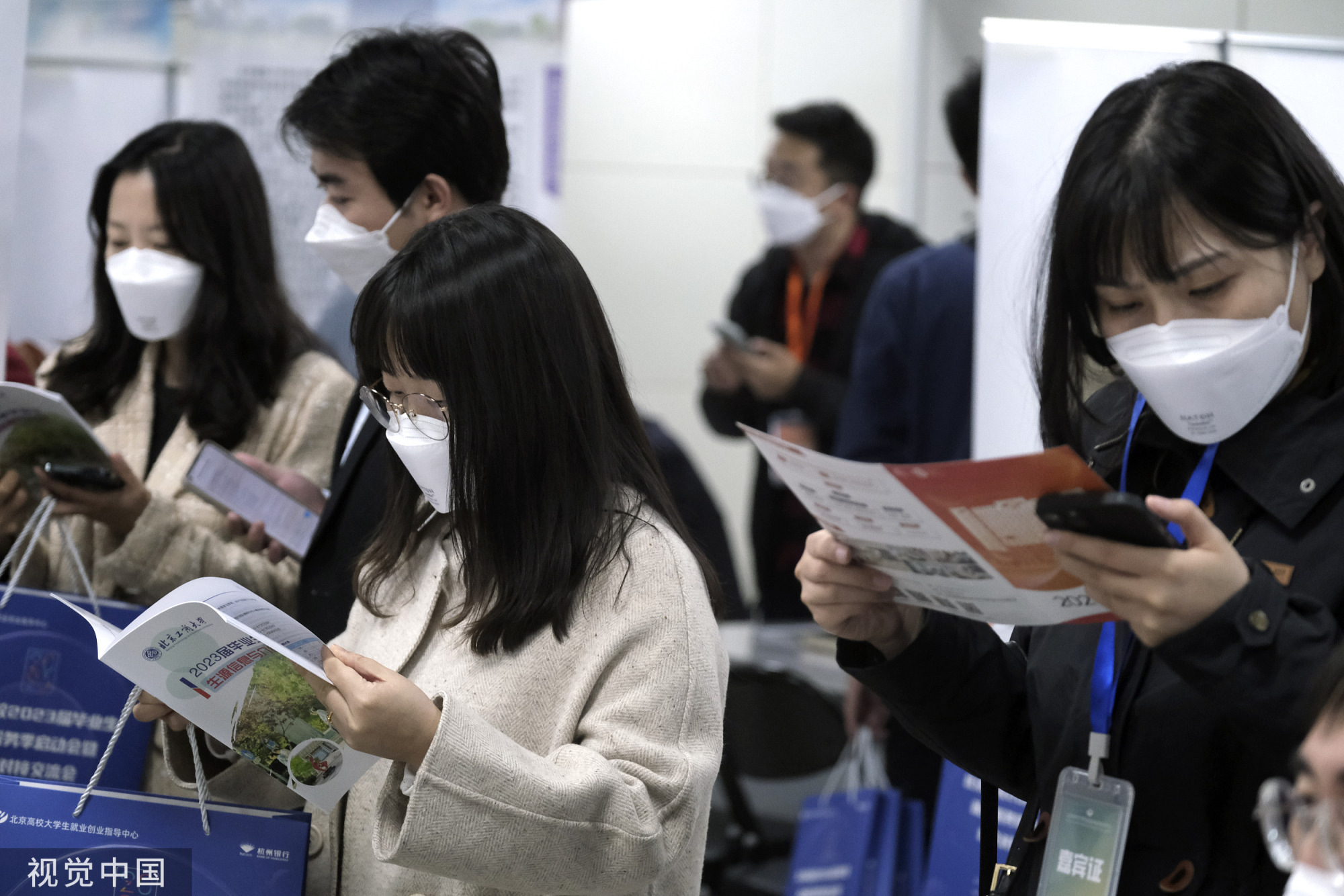 
南京军区总医院黄牛代挂号电话票贩子号贩子网上预约挂号,住院检查加快,专家解读新妇女权益保障法：为妇女全面发展提供更加坚实的法治保障