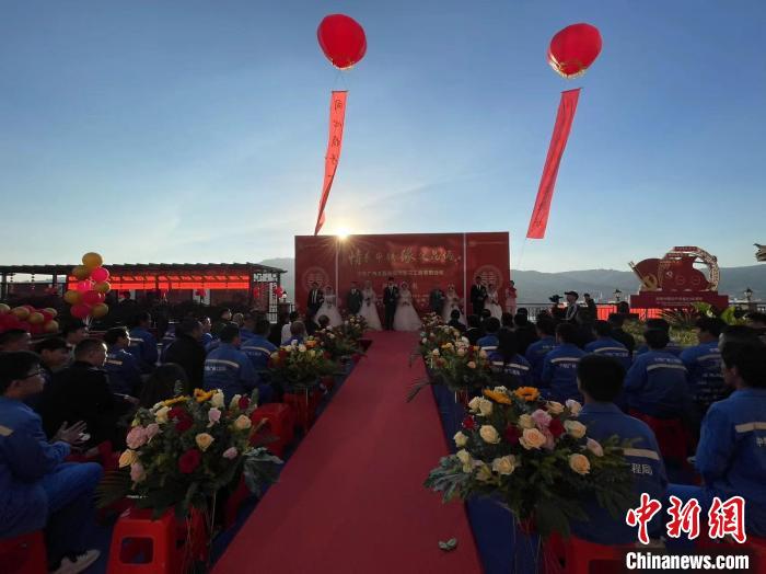 
南京眼科医院黄牛代挂号电话票贩子号贩子网上预约挂号,住院检查加快,在建高速公路上的集体婚礼：工地虽艰苦，真爱未缺席
