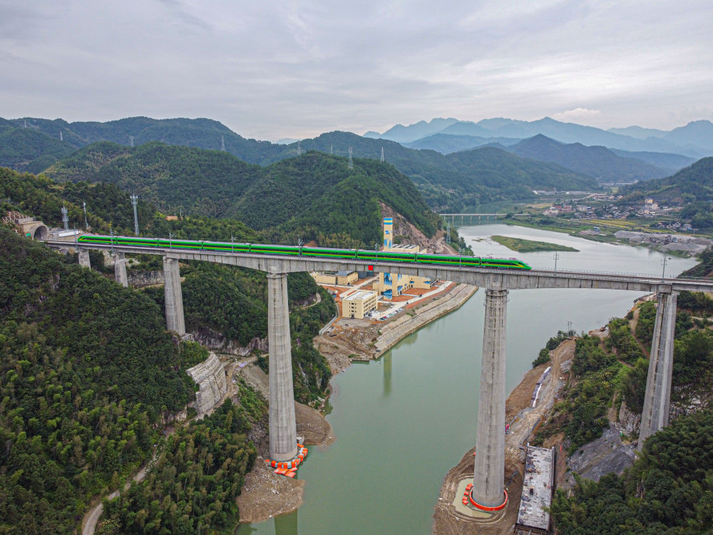 
南京市口腔医院黄牛代挂号电话票贩子号贩子网上预约挂号,住院检查加快,我在现场·照片背后的故事丨坚守深山，他们只为守护衢宁铁路的安全