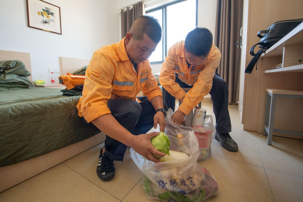 
南京市口腔医院黄牛代挂号电话票贩子号贩子网上预约挂号,住院检查加快,我在现场·照片背后的故事丨坚守深山，他们只为守护衢宁铁路的安全