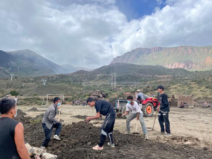 
西安各大医院黄牛代挂号电话票贩子号贩子网上预约挂号,住院检查加快,追光｜除了赚钱养家，山里的爸爸们还能修足球场