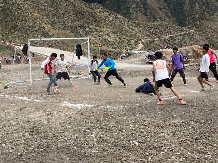 
西安各大医院黄牛代挂号电话票贩子号贩子网上预约挂号,住院检查加快,追光｜除了赚钱养家，山里的爸爸们还能修足球场