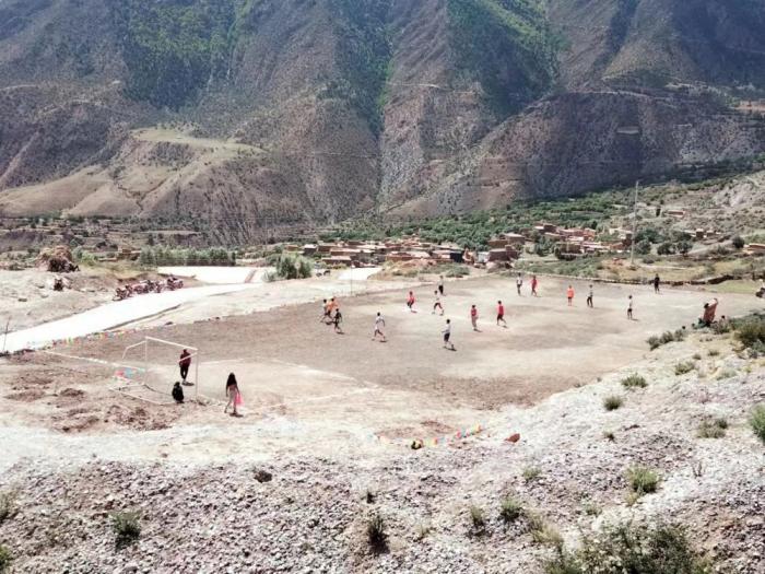 
西安各大医院黄牛代挂号电话票贩子号贩子网上预约挂号,住院检查加快,追光｜除了赚钱养家，山里的爸爸们还能修足球场