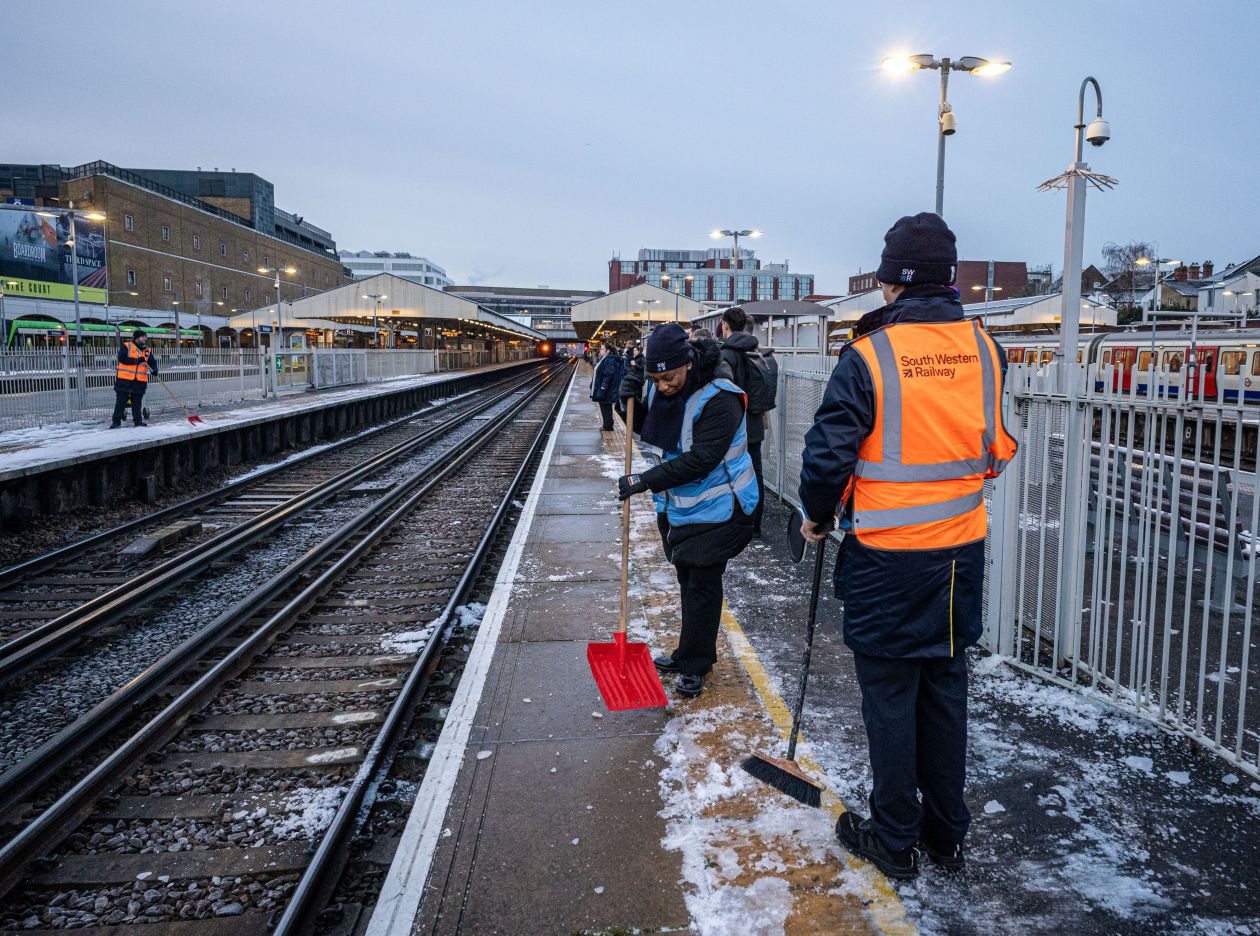 
中山大学附属第一医院黄牛代挂号电话票贩子号贩子网上预约挂号,住院检查加快,升级！英国跨行业大罢工汹涌开启，苏纳克连开两场会议应对挑战