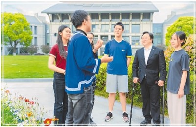 
西安西京医院黄牛代挂号电话票贩子号贩子网上预约挂号,住院检查加快,用双拐“撑起”生命的蓝天