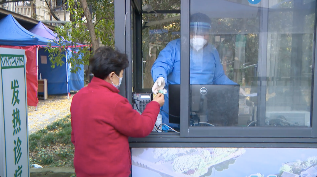 
江苏省第二中医院黄牛代挂号电话票贩子号贩子网上预约挂号,住院检查加快,核酸采样点变身“发热诊疗站”，这个操作让网友点赞！