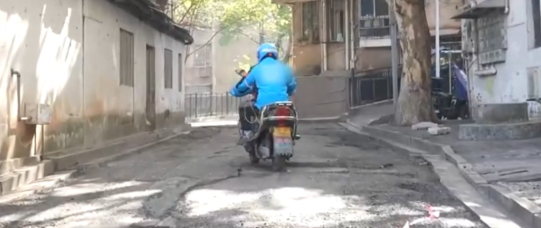 
包含北京大学第一医院黄牛代挂号电话票贩子号贩子网上预约挂号,住院检查加快,外卖小哥每天午饭高峰不接单！骑车拐进一条条巷子里……