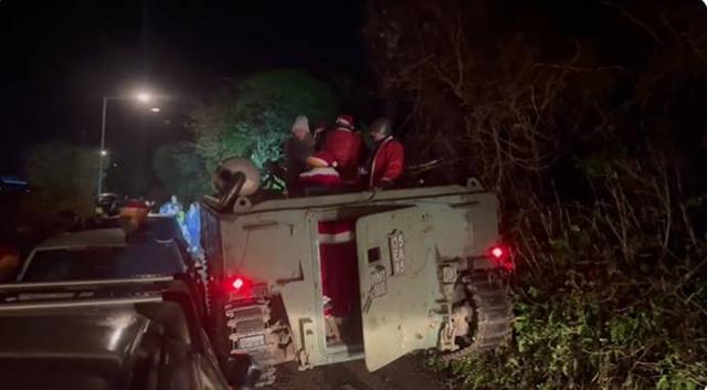 
广州中山一院黄牛代挂号电话票贩子号贩子网上预约挂号,住院检查加快,英国公路一幕：“圣诞老人”乘装甲车唱着歌被困路上等救援